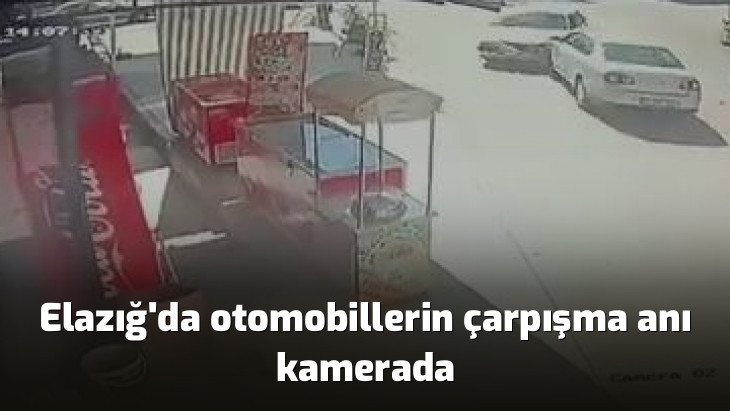 Elazığ'da otomobillerin çarpışma anı kamerada